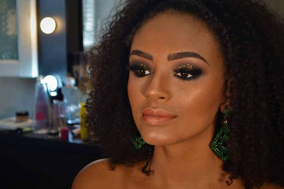   Carol Ribas Makeup